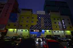 Living at DSulaiman Hotel, Rp 471.248