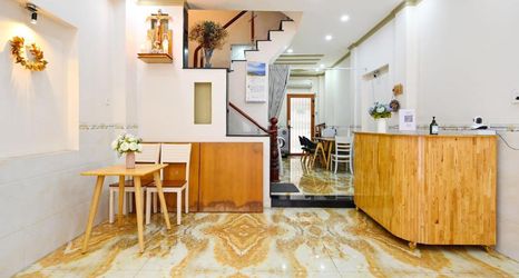 로비 2 Huyen House