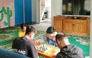 Entertainment Facility 3 Sikembar Hostel Dieng