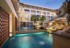 スイミングプール 7 Royal Suites at The Bandha