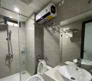In-room Bathroom 6 Noi Bai Airport Hotel