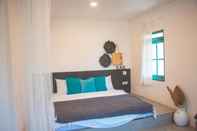 Kamar Tidur Villa Sky - colorful sunset, camping vibe