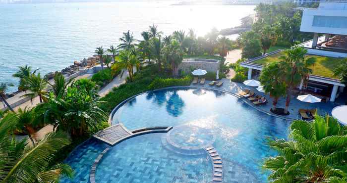 สระว่ายน้ำ Alibu Resort Nha Trang