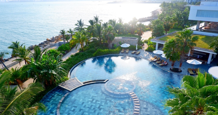 Hồ bơi Alibu Resort Nha Trang