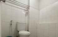 Toilet Kamar 5 Studio Room at Apartment Kalibata City By Nasrul