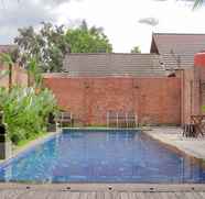 Swimming Pool 4 Soka Guest House Syariah