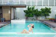 Swimming Pool AVANI Sukhumvit Bangkok Hotel