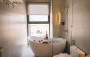 In-room Bathroom 3 Canary Dalat Hotel