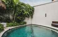 Swimming Pool 5 Sini Vie Villa Seminyak by Ini Vie Hospitality 