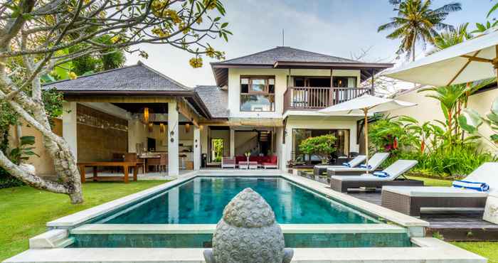 Kolam Renang Beachfront Villa Yuyu Balian