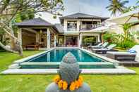 Kolam Renang Beachfront Villa Yuyu Balian