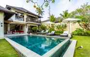 สระว่ายน้ำ 3 Beachfront Villa Yuyu Balian