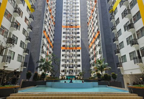 Swimming Pool The Jarrdin Apartment Hotels by Ironman