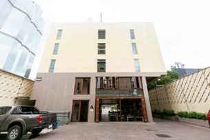 A Room Bangkok Sathorn, THB 864.86