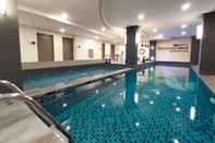 Swimming Pool Aveon Hotel Yogyakarta by Daphna International