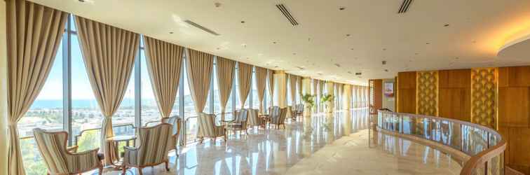 Lobi Wyndham Grand KN Paradise Cam Ranh