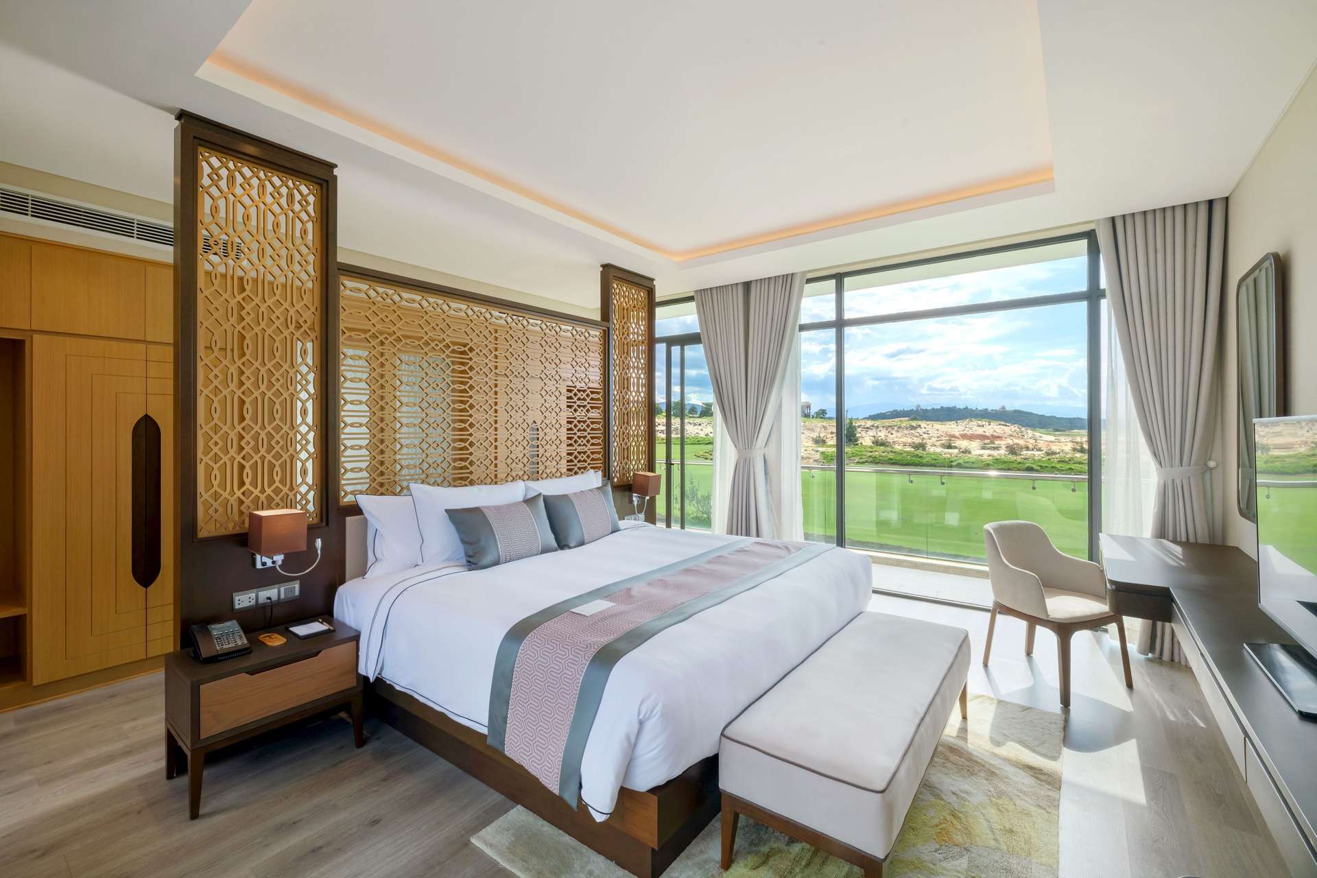 Wyndham Grand KN Paradise Cam Ranh - Khách sạn gần sân bay Cam Ranh