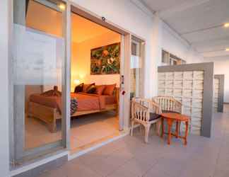 Exterior 2 Sau Bali Beach House Canggu