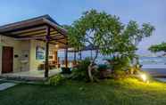 Bar, Cafe and Lounge 4 D'Muncuk Huts Lembongan