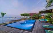 Swimming Pool 5 D'Muncuk Huts Lembongan