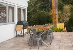 Common Space 2 Villa Jenis - Botanical Jungle View