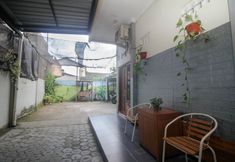 Common Space 7 Capital O 2258 Santana Syariah Guest House