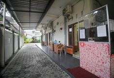 Lobby 6 Capital O 2258 Santana Syariah Guest House