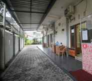 Lobi 6 Capital O 2258 Santana Syariah Guest House