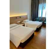 Bedroom 6 Crystal Crown Hotel Harbour View Port Klang