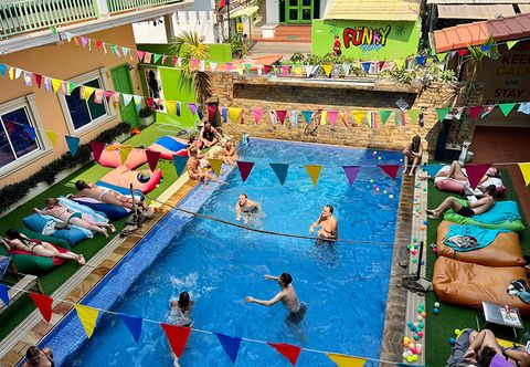 สระว่ายน้ำ The Funky Village