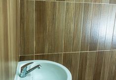 In-room Bathroom 7 GRAND KHALIFAH GUEST HOUSE
