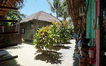 Exterior 4 Mad Monkey Hostel Siargao