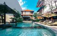 สระว่ายน้ำ 2 Bali Summer Hotel