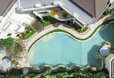 游泳池 3 Bali Karma Sajtra