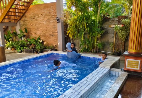 อื่นๆ Arrys Watukarung Surfcamp
