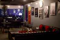 Bar, Cafe and Lounge De 80's Genteng Ijo