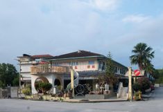 Exterior 6 OYO 90001 Lumut Villa Inn
