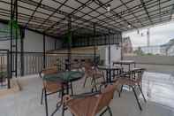 Bar, Cafe and Lounge Rizky Guest house