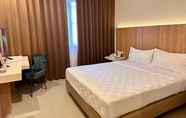 Kamar Tidur 7 Royal Palm Hotel & Conference Center Cengkareng