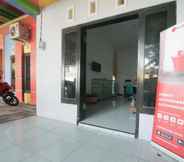 Others 6 RedDoorz Syariah near Mall Roxy Banyuwangi 2