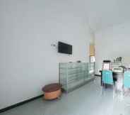 Lobby 2 RedDoorz Syariah near Mall Roxy Banyuwangi 2