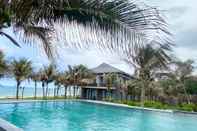 Hồ bơi Starlight Villa Beach Resort & Spa