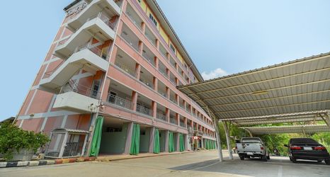 Exterior 2 Chompoo Inn