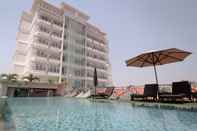 Swimming Pool SOLIA Hotel Yosodipuro Solo