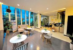 Lobby 2 Tropical Point Hotel Syariah