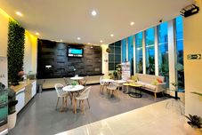 Bar, Cafe and Lounge Tropical Point Hotel Syariah