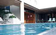 Hồ bơi 4 D'Lecia Hotel Ha Long