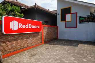 Bên ngoài 4 RedDoorz @ Griya Bougenville Magelang