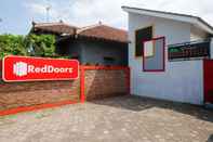 ภายนอกอาคาร RedDoorz @ Griya Bougenville Magelang