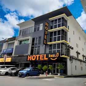 Exterior / Building 1 Smile Hotel C180 Cheras Selatan, Hotel Kapsule Koffee